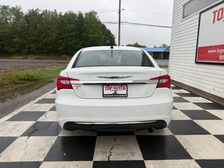 2013 Chrysler 200 LX, Keyless entry, MP3, Cruise control in COLDBROOK, Nova Scotia - 5 - w320h240px