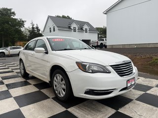 2013 Chrysler 200 LX, Keyless entry, MP3, Cruise control in COLDBROOK, Nova Scotia - 3 - w320h240px