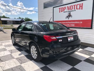 2014 Chrysler 200 LX - CD Player, Power Windows, Cloth Seats in COLDBROOK, Nova Scotia - 6 - w320h240px