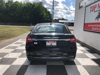 2014 Chrysler 200 LX - CD Player, Power Windows, Cloth Seats in COLDBROOK, Nova Scotia - 5 - w320h240px