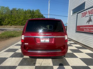 2011 Chrysler TOWN & COUNTRY Touring, keyless entry, Cruise control, Bluetooth in COLDBROOK, Nova Scotia - 5 - w320h240px