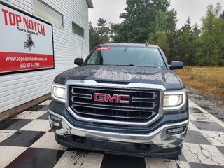 SIERRA K1500 SLE - 4WD, Bed liner, Tow PKG, Rev.cam, Alloys, AC 2017 à Kentville, Nouvelle-Écosse - 2 - w320h240px