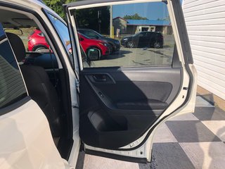 Subaru Forester - heated seats - all wheel drive - 2015 à COLDBROOK, Nouvelle-Écosse - 5 - w320h240px