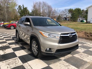 2016 Toyota Highlander XLE- Leather interior, AWD, 3 rows tons of space! in COLDBROOK, Nova Scotia - 3 - w320h240px