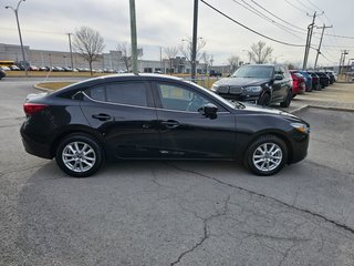 2018  Mazda3 SE