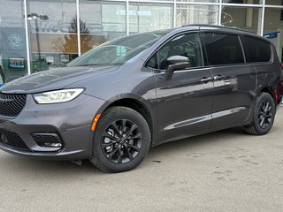 2022  Pacifica Touring L in Mont-Laurier, Quebec - 2 - w320h240px