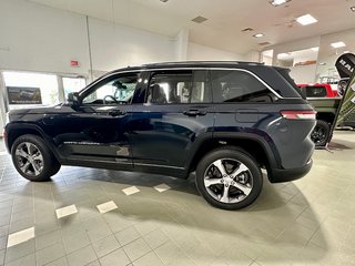 2023  Grand Cherokee 4xe 4xe in Mont-Laurier, Quebec - 2 - w320h240px