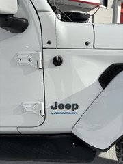 Jeep Wrangler 4xe High Altitude 2023 à Mont-Laurier, Québec - 4 - w320h240px