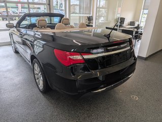 2011 Chrysler 200 Touring CONVERTIBLE, in Magog, Quebec - 5 - w320h240px