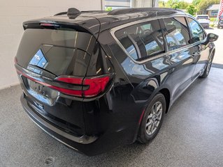 2022 Chrysler Pacifica Touring in Magog, Quebec - 3 - w320h240px