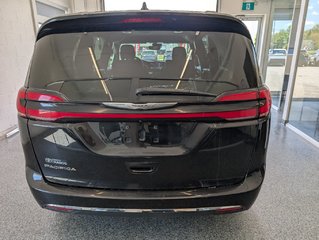 2022 Chrysler Pacifica Touring in Magog, Quebec - 4 - w320h240px