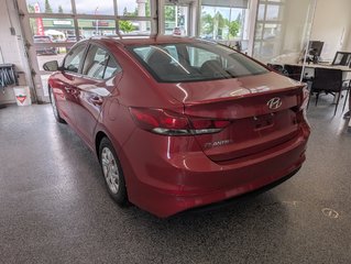 2017 Hyundai Elantra AUTOMATIQUE, A/C, in Magog, Quebec - 4 - w320h240px