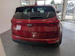 2017 Kia Sportage LX in Magog, Quebec - 4 - w320h240px