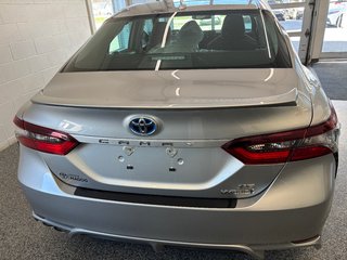 2022 Toyota Camry Hybrid SE in Magog, Quebec - 4 - w320h240px