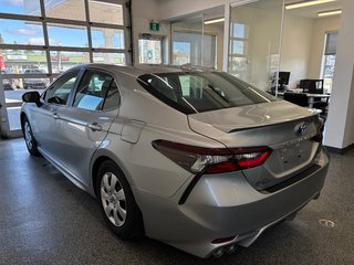 2022 Toyota Camry Hybrid SE in Magog, Quebec - 5 - w320h240px