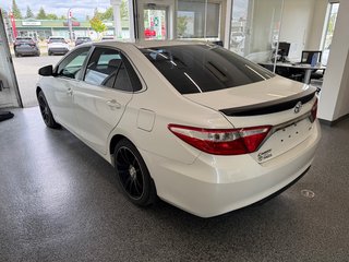2015 Toyota Camry SE in Magog, Quebec - 5 - w320h240px