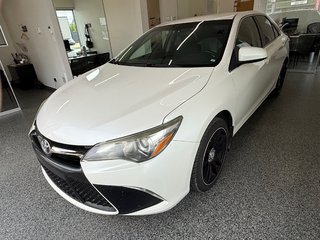 2015 Toyota Camry SE in Magog, Quebec - 6 - w320h240px