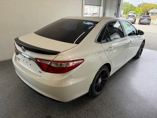 2015 Toyota Camry SE in Magog, Quebec - 3 - w320h240px
