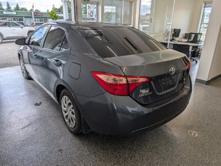 2017 Toyota Corolla LE in Magog, Quebec - 5 - w320h240px