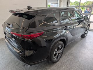 2021 Toyota Highlander XLE AWD, in Magog, Quebec - 3 - w320h240px
