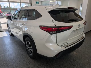 Toyota Highlander XLE AWD, 2021 à Magog, Québec - 5 - w320h240px