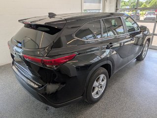 Toyota Highlander LE AWD, GARANTIE JUSQU EN 2028, 2023 à Magog, Québec - 3 - w320h240px