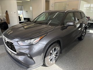 2023 Toyota Highlander XLE AWD, GARANTIE JUSQU EN 2027, in Magog, Quebec - 5 - w320h240px