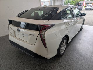 2017 Toyota Prius in Magog, Quebec - 3 - w320h240px