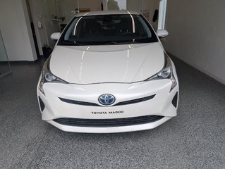 2017 Toyota Prius in Magog, Quebec - 5 - w320h240px