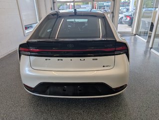2023 Toyota Prius Limited AWD in Magog, Quebec - 4 - w320h240px