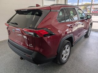 Toyota RAV4 Hybrid LE AWD, 2020 à Magog, Québec - 3 - w320h240px