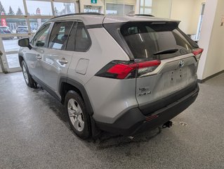 Toyota RAV4 Hybrid LE AWD, 2021 à Magog, Québec - 4 - w320h240px