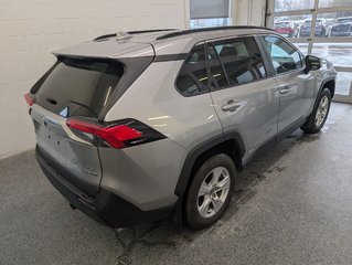 Toyota RAV4 Hybrid LE AWD, 2021 à Magog, Québec - 3 - w320h240px