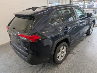 Toyota RAV4 Hybride XLE AWD 2021 à Magog, Québec - 3 - w320h240px