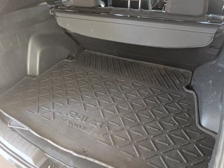 2025 Toyota RAV4 Plug-In Hybrid SE AWD in Magog, Quebec - 6 - w320h240px