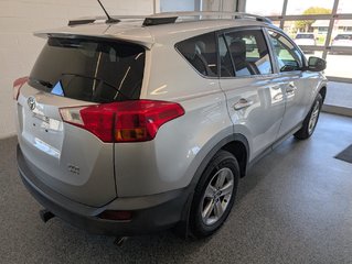 Toyota RAV4 XLE AWD, TOIT, MAGS, 2015 à Magog, Québec - 3 - w320h240px