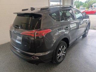 Toyota RAV4 LE 2016 à Magog, Québec - 3 - w320h240px