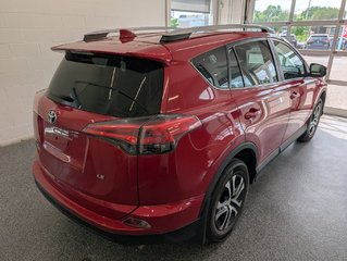 Toyota RAV4 LE 2017 à Magog, Québec - 3 - w320h240px