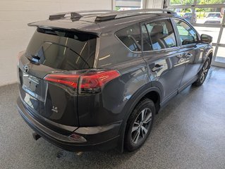 Toyota RAV4 LE AWD, 2018 à Magog, Québec - 3 - w320h240px