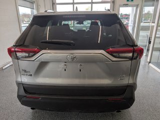 Toyota RAV4 LE AWD 2021 à Magog, Québec - 4 - w320h240px