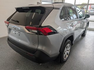 Toyota RAV4 LE AWD 2021 à Magog, Québec - 3 - w320h240px