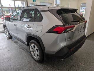 Toyota RAV4 LE AWD 2021 à Magog, Québec - 5 - w320h240px