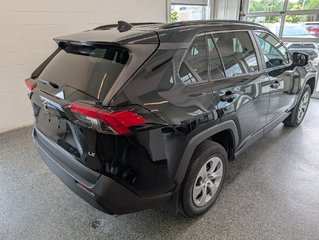 Toyota RAV4 LE, A/C, 2021 à Magog, Québec - 3 - w320h240px