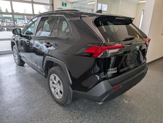 Toyota RAV4 LE, A/C, 2021 à Magog, Québec - 5 - w320h240px