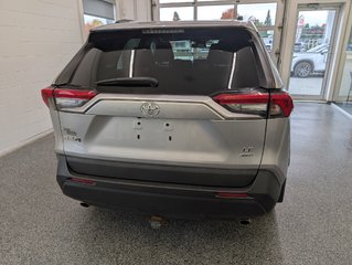 Toyota RAV4 LE AWD, 2021 à Magog, Québec - 4 - w320h240px