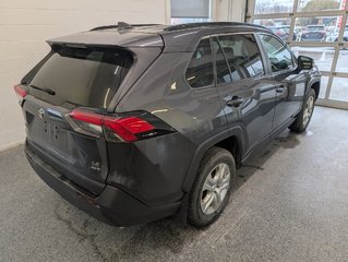 Toyota RAV4 LE AWD 2021 à Magog, Québec - 3 - w320h240px