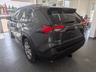 Toyota RAV4 XLE PREMIUM AWD, 2021 à Magog, Québec - 4 - w320h240px