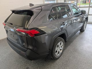Toyota RAV4 LE AWD 2022 à Magog, Québec - 4 - w320h240px