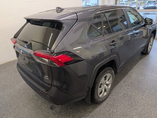 Toyota RAV4 LE AWD, GARANTIE JUSQU EN 2026, 2022 à Magog, Québec - 3 - w320h240px