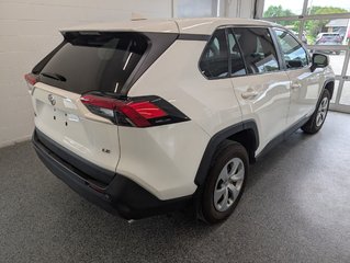 Toyota RAV4 LE 2022 à Magog, Québec - 3 - w320h240px